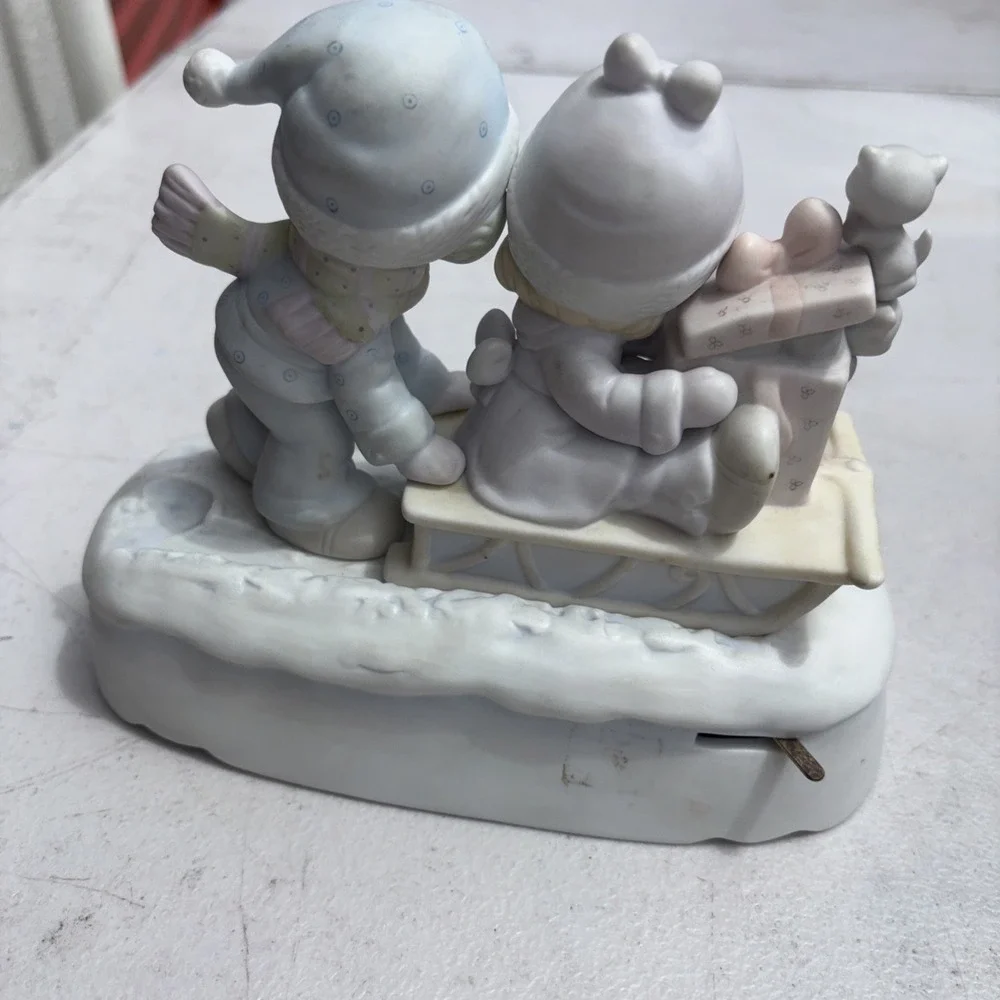 Precious Moments Figurines 